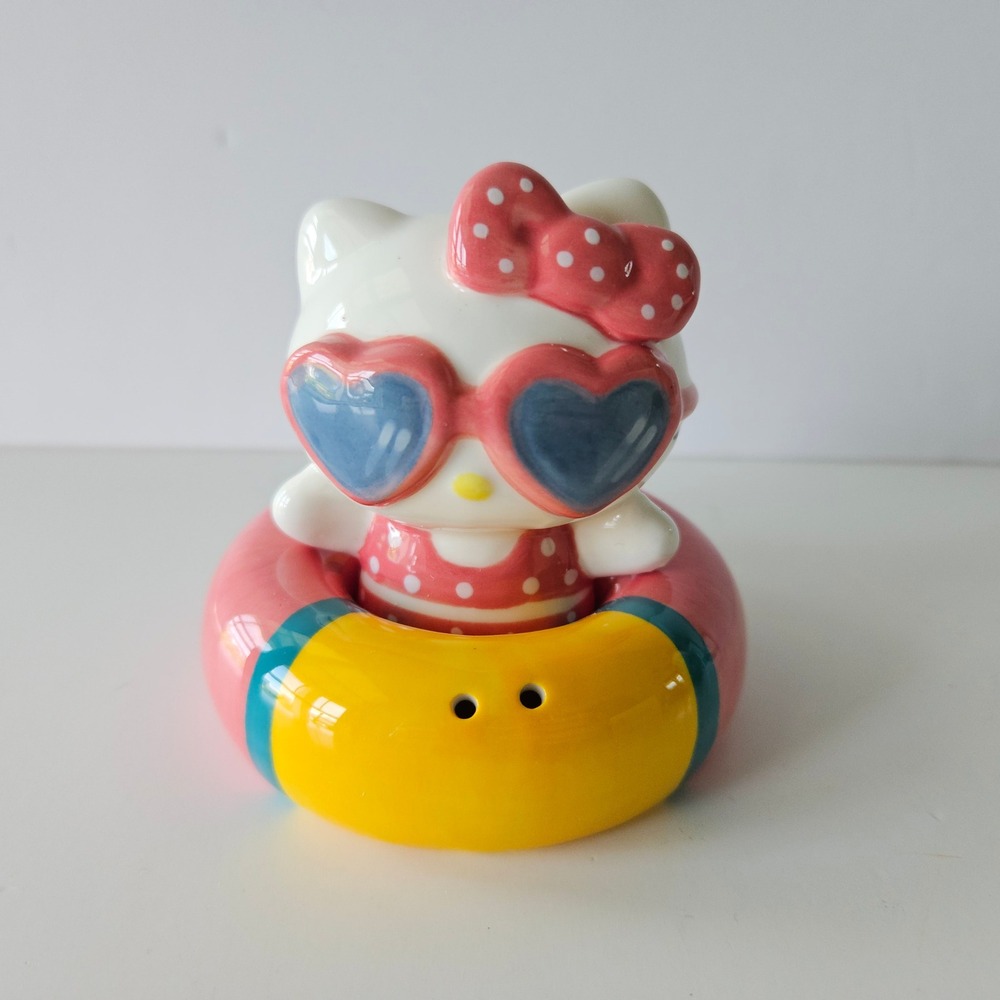 NEW Hello Kitty Salt and Pepper Shakers Summer Fun Blue Sky Clayworks‎ Sanrio - Picture 6 of 7